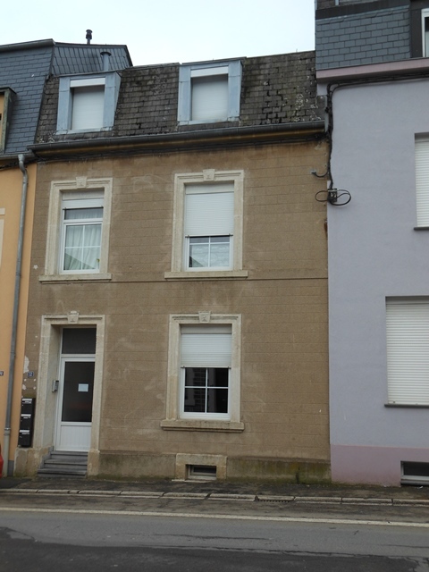 Appartement rez-de-chaussée de 60 m² avec terrasse et espace pelouse